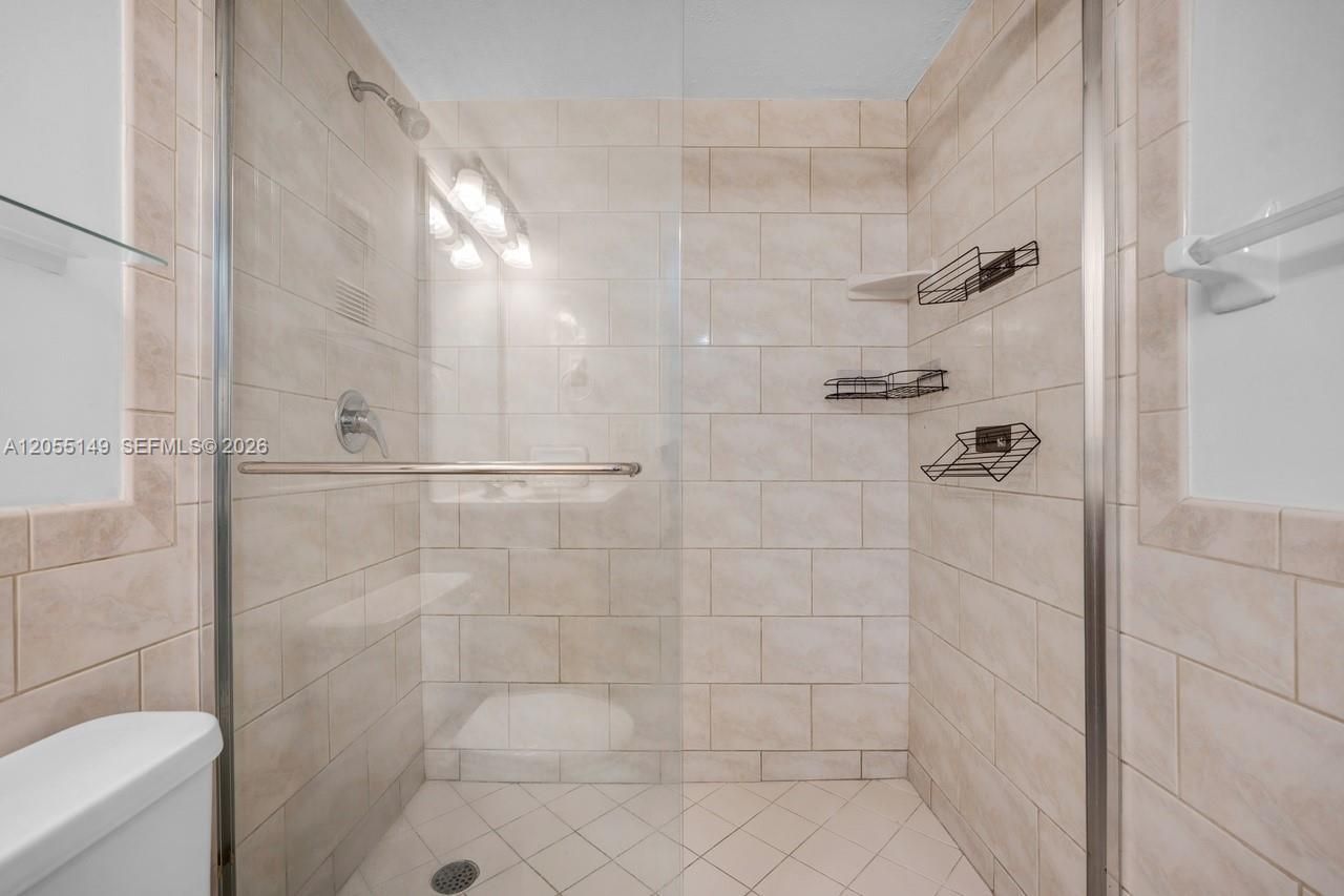 250 Jacaranda Dr , Unit 508, Plantation, FL 33324 Photo