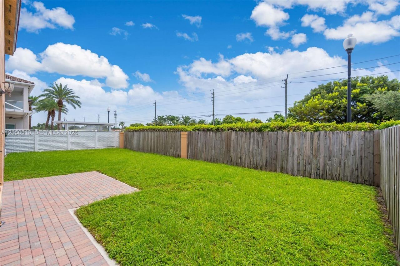 18031 NW 87th Ct, Hialeah, FL 33018 Photo
