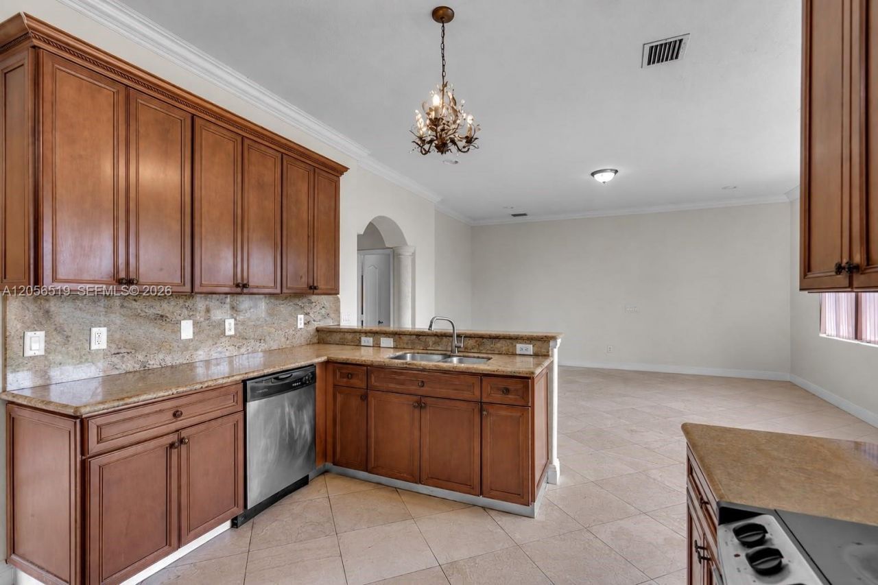 18031 NW 87th Ct, Hialeah, FL 33018 Photo