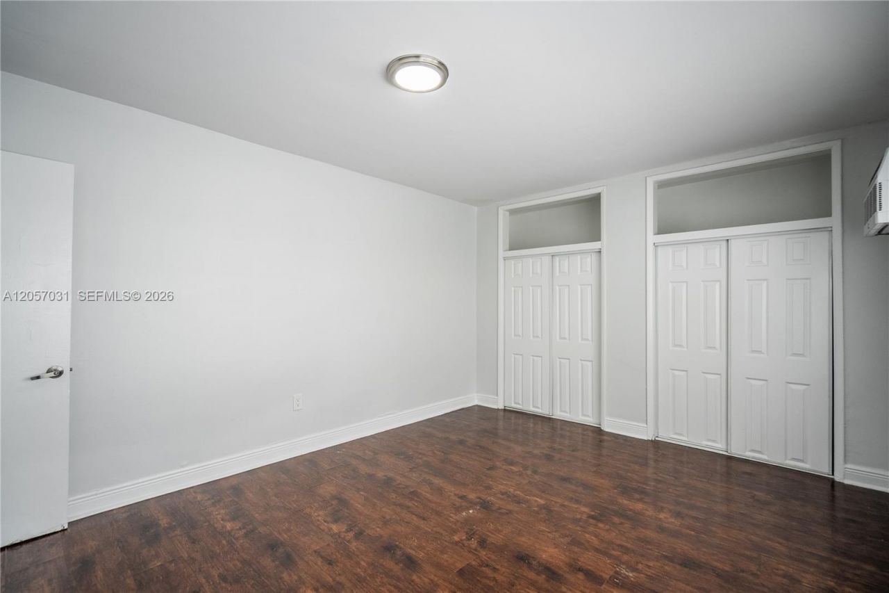 7931 East Dr, Unit 305, North Bay Village, FL 33141 Photo