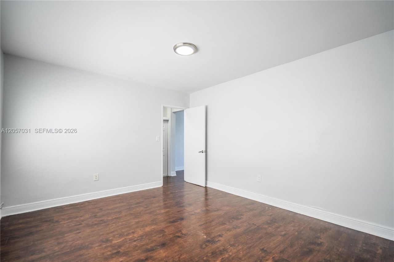 7931 East Dr, Unit 305, North Bay Village, FL 33141 Photo