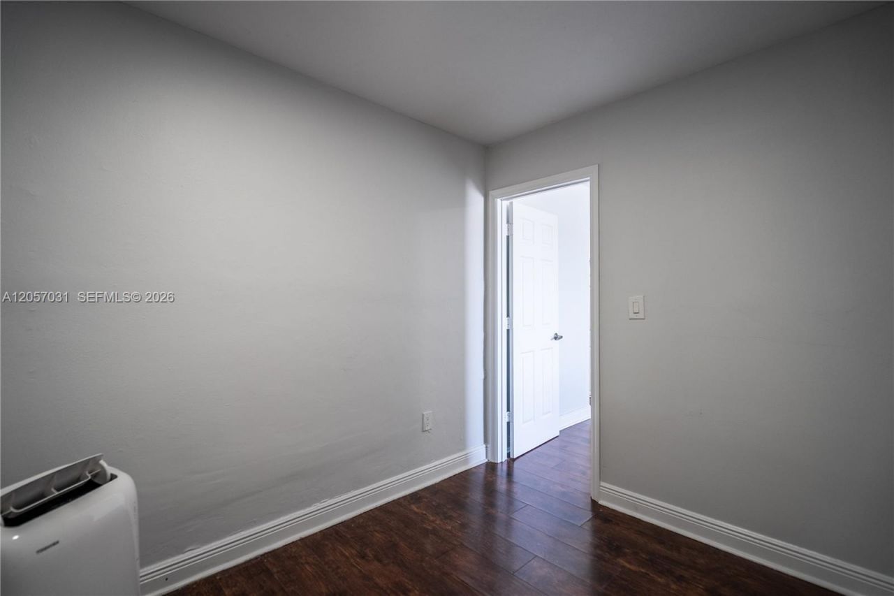 7931 East Dr, Unit 305, North Bay Village, FL 33141 Photo