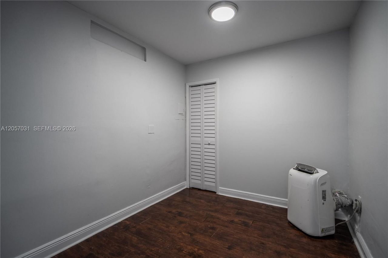 7931 East Dr, Unit 305, North Bay Village, FL 33141 Photo