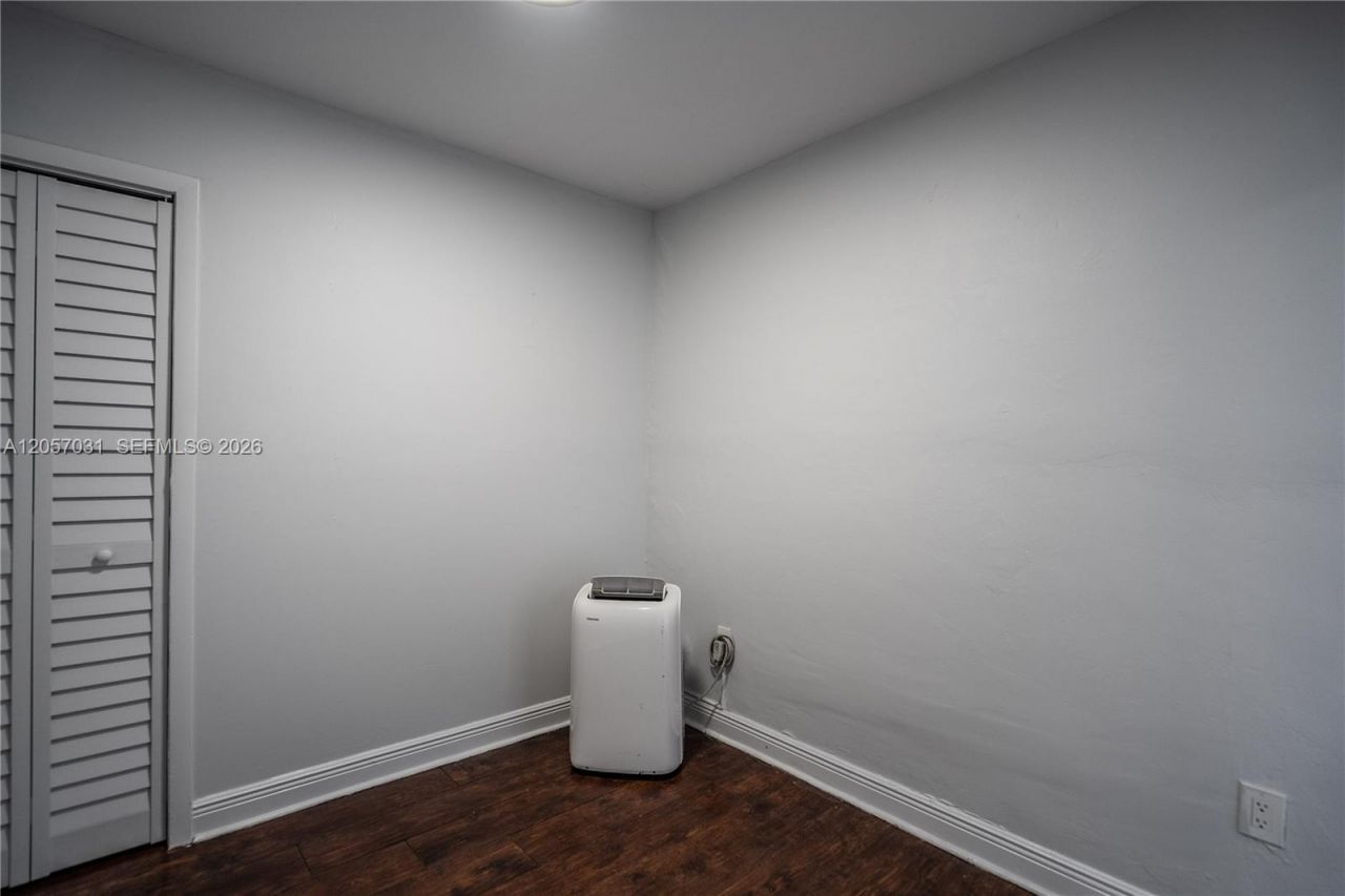 7931 East Dr, Unit 305, North Bay Village, FL 33141 Photo