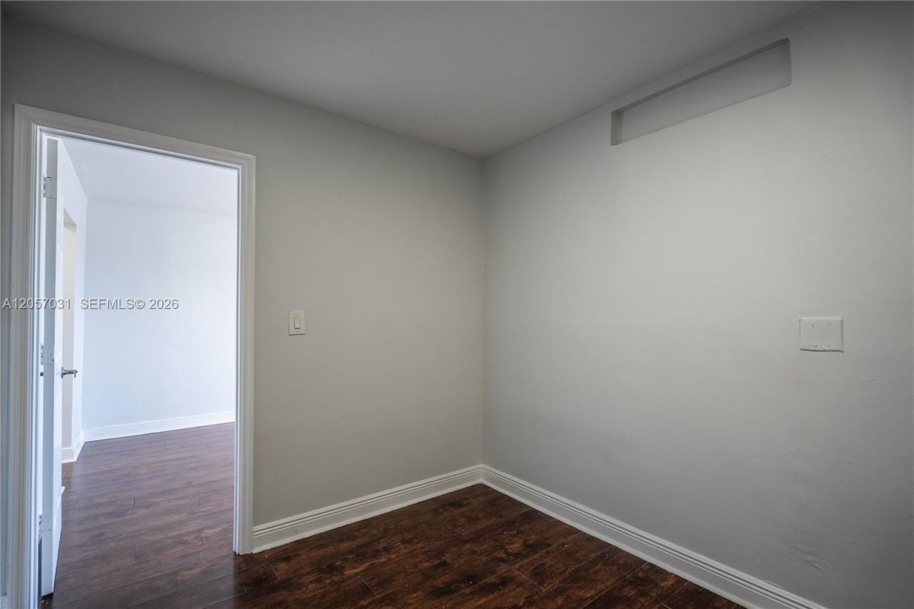 7931 East Dr, Unit 305, North Bay Village, FL 33141 Photo