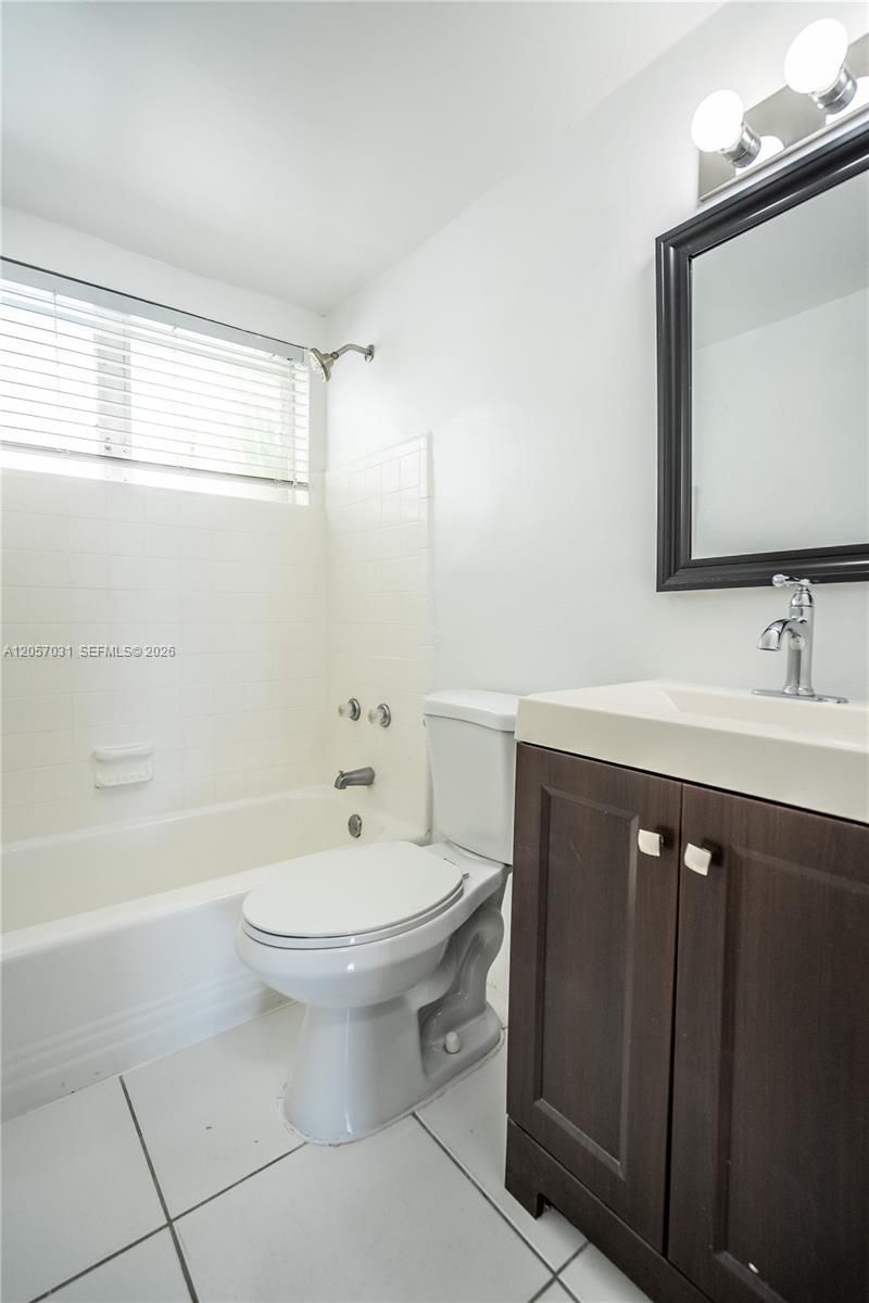7931 East Dr, Unit 305, North Bay Village, FL 33141 Photo