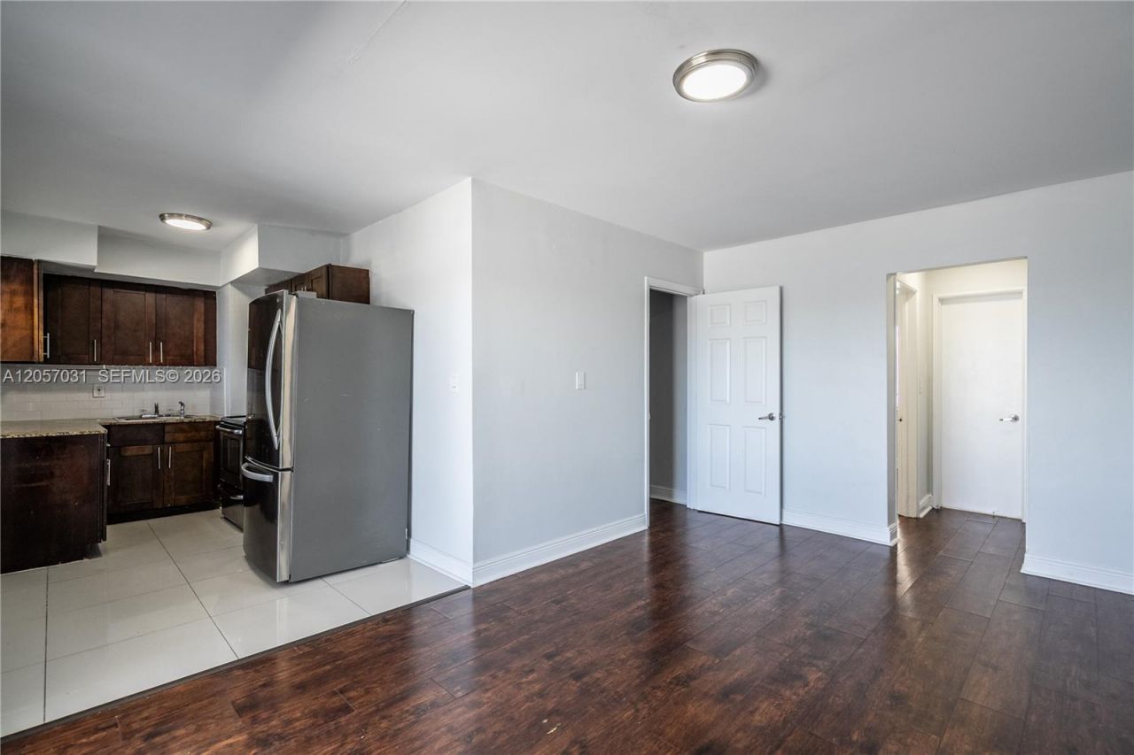 7931 East Dr, Unit 305, North Bay Village, FL 33141 Photo