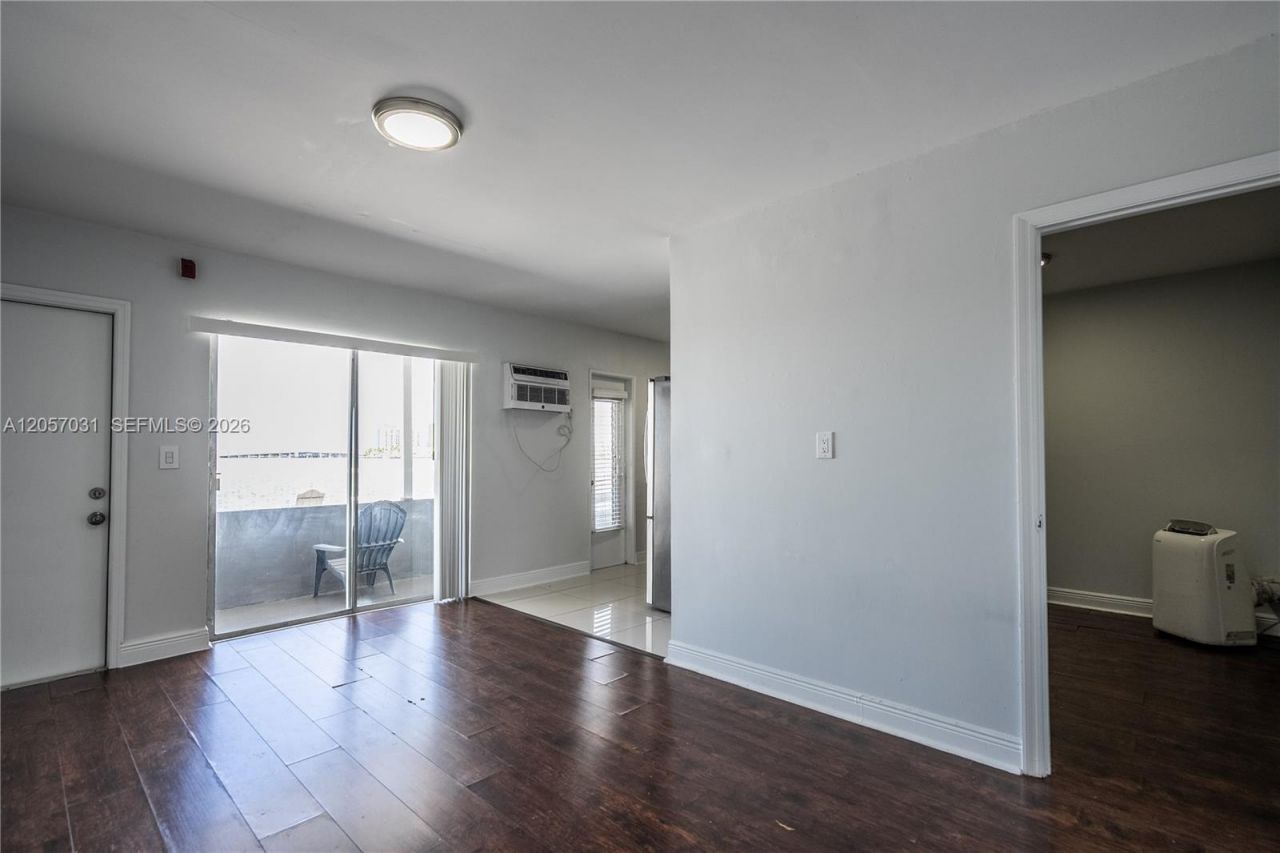 7931 East Dr, Unit 305, North Bay Village, FL 33141 Photo