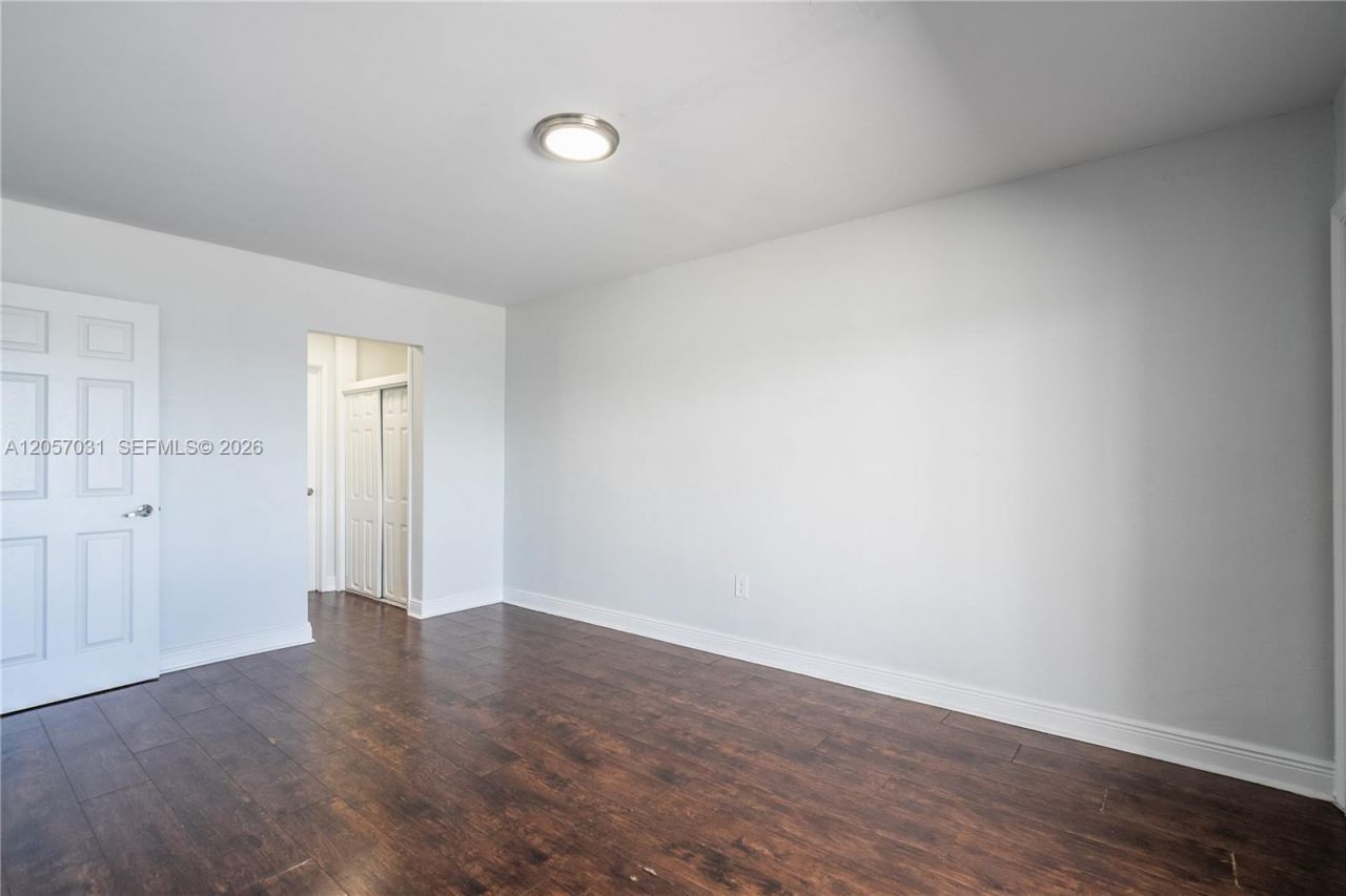 7931 East Dr, Unit 305, North Bay Village, FL 33141 Photo