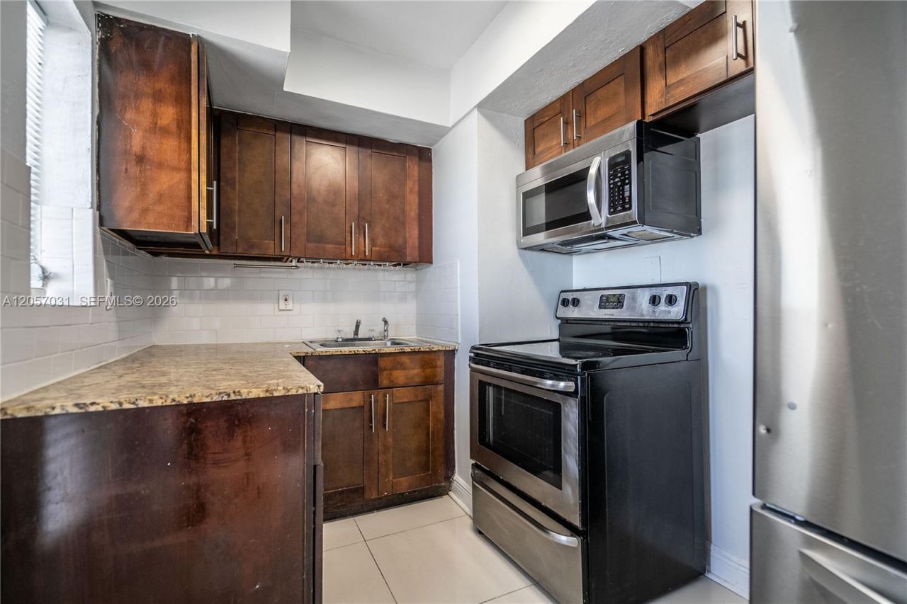 7931 East Dr, Unit 305, North Bay Village, FL 33141 Photo