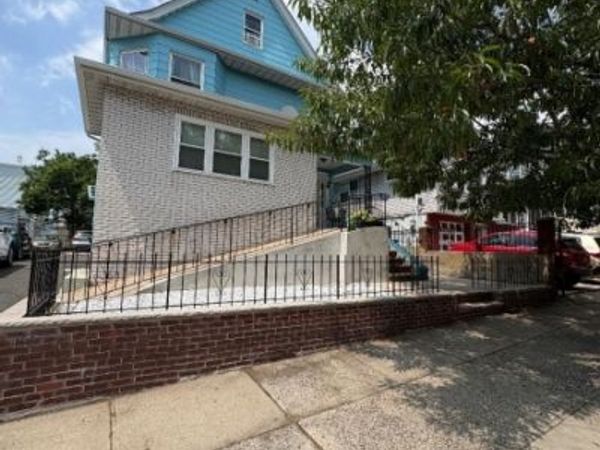 21 Danforth Ave, Jersey, NJ 07305