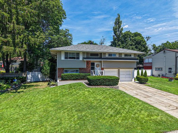92 Rhode Island Avenue , Bay Shore, NY 11706