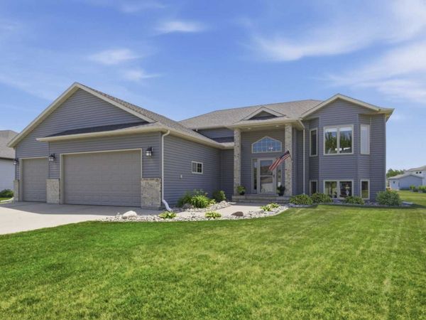 729 36th Avenue W, West Fargo, ND 58078