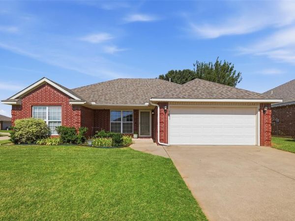 724 Eastview Court, Yukon, OK 73099