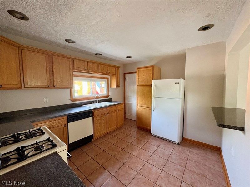 605 Sackett Avenue , Cuyahoga Falls, OH 44221 Photo 7