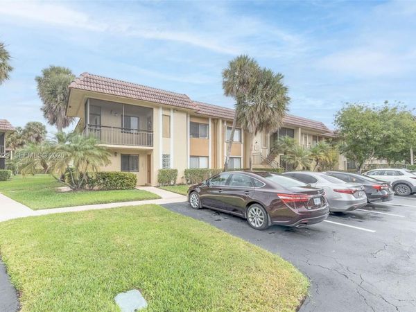 325 Lakeview Dr , Unit 102, Weston, FL 33326