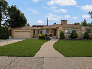 1900 Belmont Street , Dearborn, MI 48128