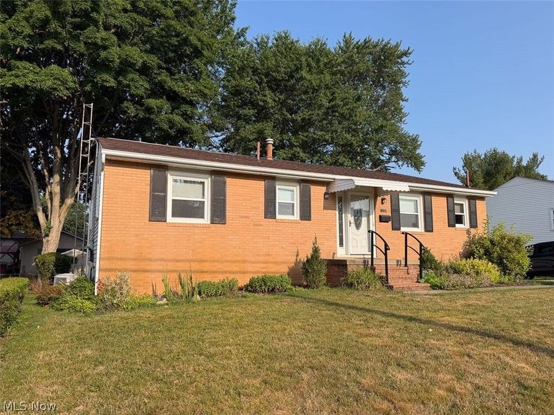 1123 Overridge Avenue SE, North Canton, OH 44720 Photo 2