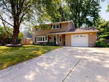 826 Minnie Maddern Street, Albert Lea, MN 56007