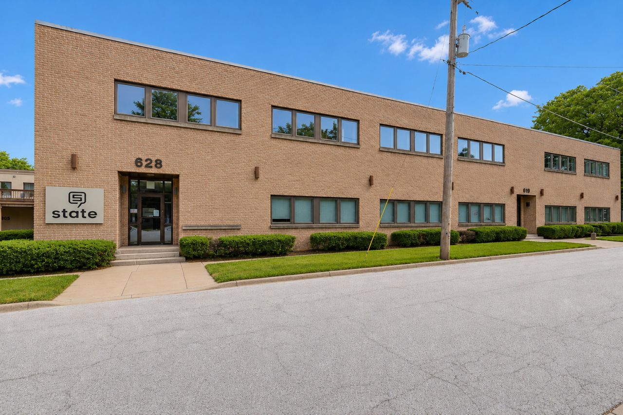 628 North Street , Geneva, IL 60134