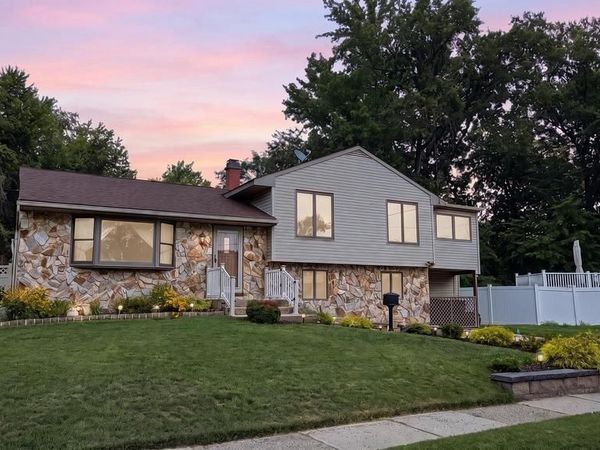 19 WALNUT DRIVE , BURLINGTON, NJ 08016