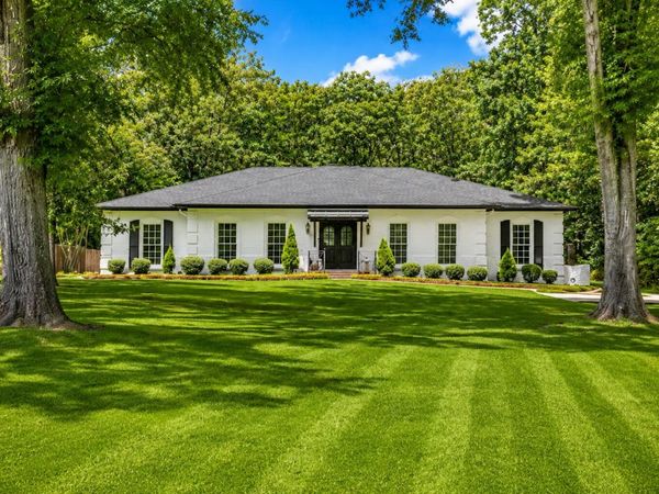 2304 Parkway Dr., Tupelo, MS 38804