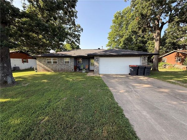3655 Julio Road , Springdale, AR 72764