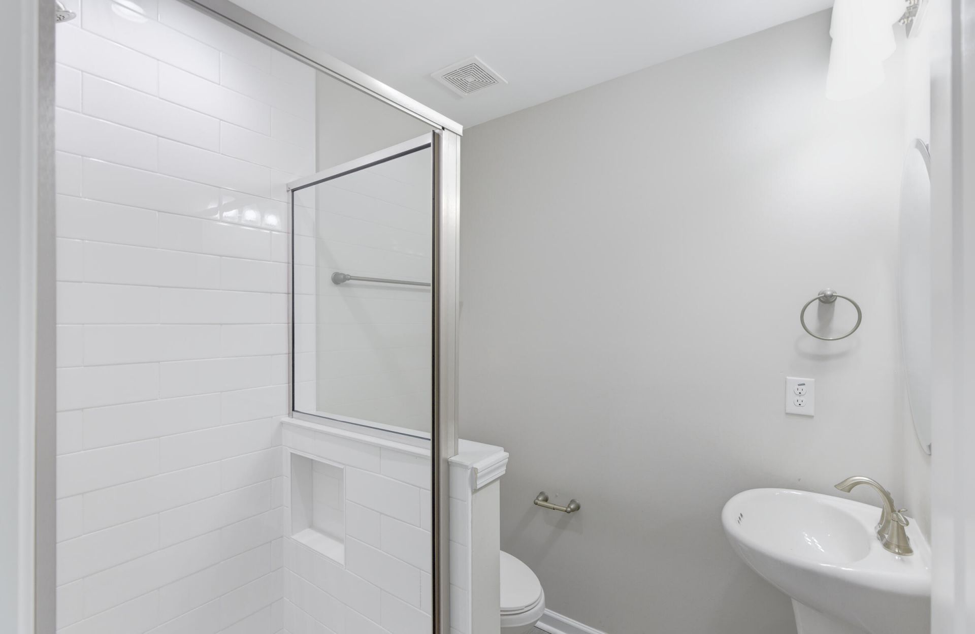 122 Thompson Street Photo 26
