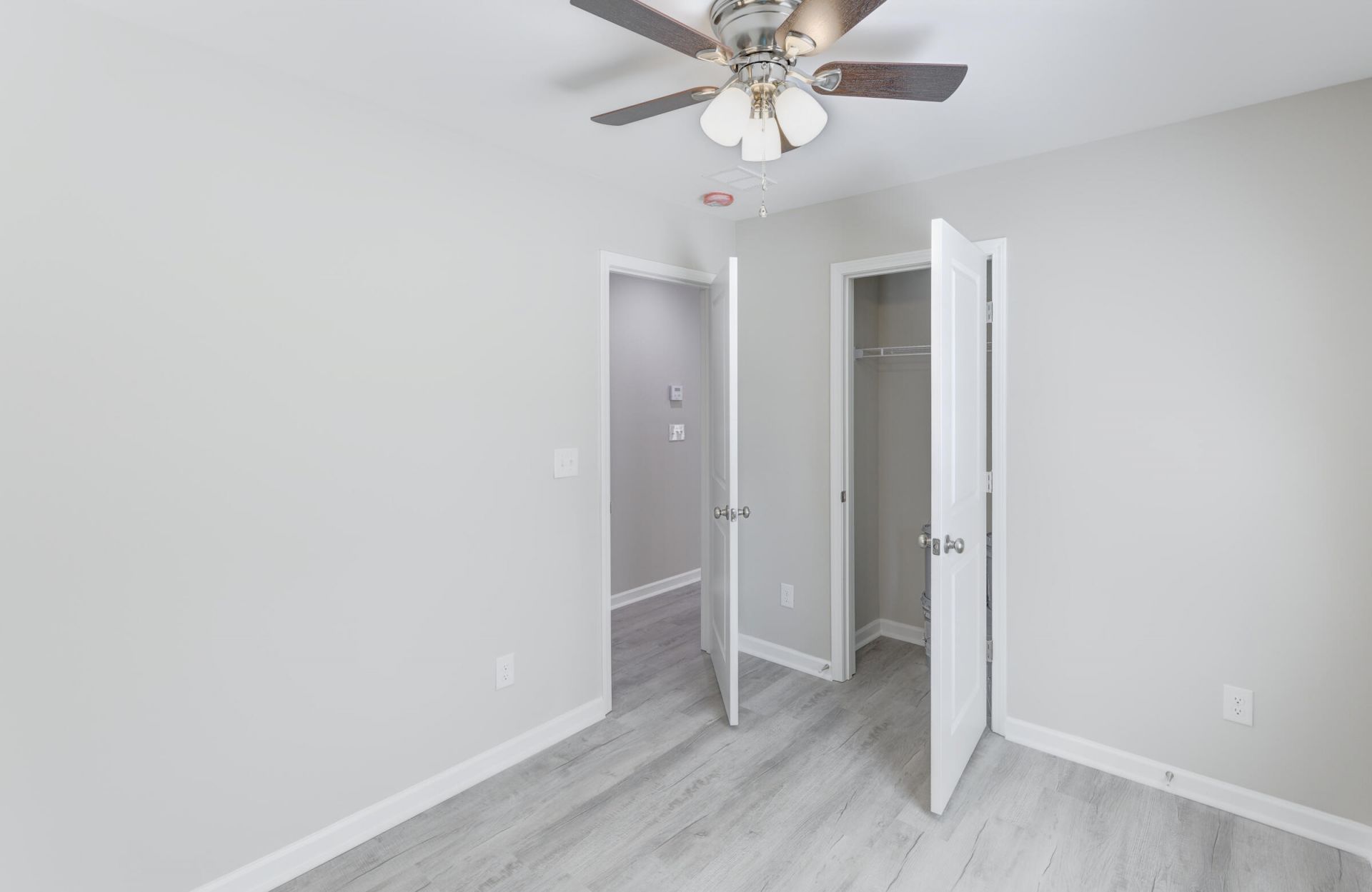 122 Thompson Street Photo 32
