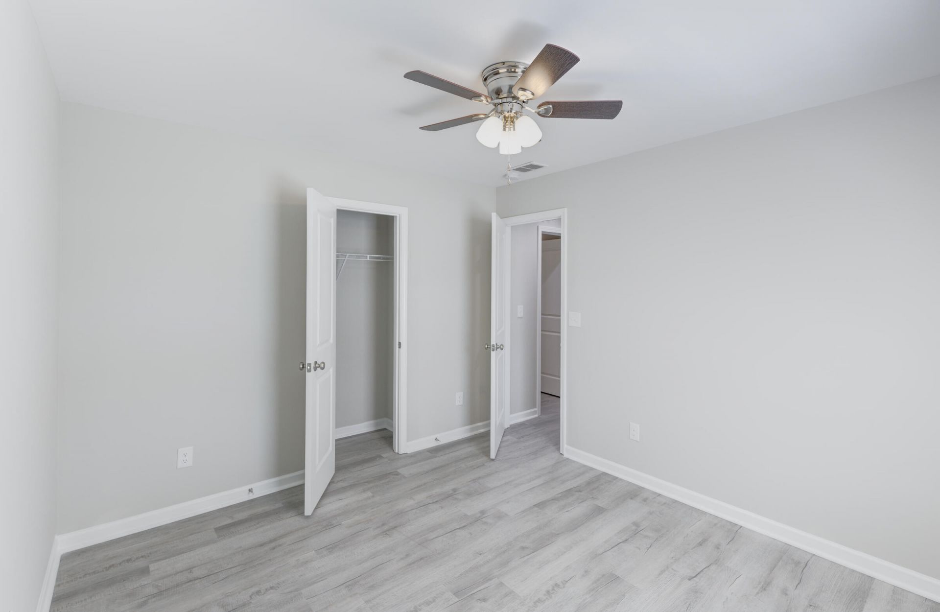 122 Thompson Street Photo 35