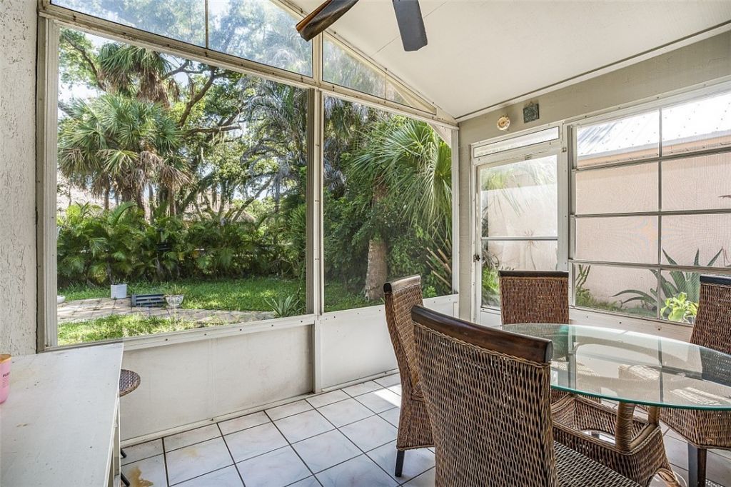490 10th Place, Vero Beach, FL 32960 Photo