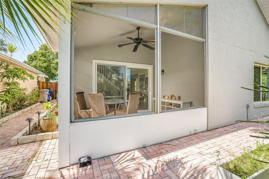 490 10th Place, Vero Beach, FL 32960 Photo