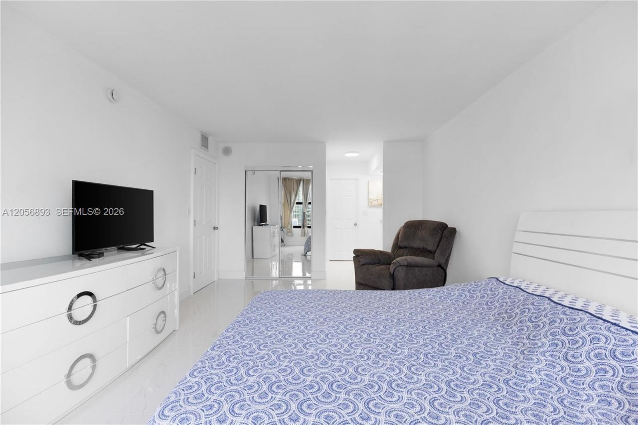 2500 Parkview Dr , Unit 2405, Hallandale Beach, FL 33009 Photo