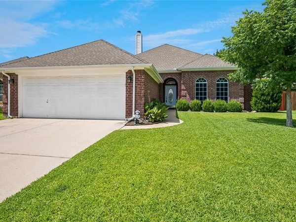 516 Hazelnut Court, Saginaw, TX 76179