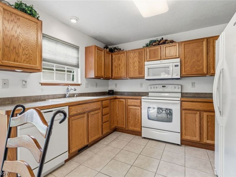 3477 Elmhurst Circle, Uniontown, OH 44685 Photo 10