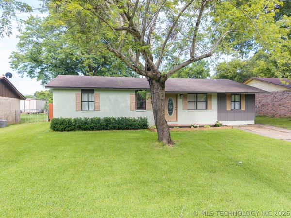 310 Grove , Poteau, OK 74953