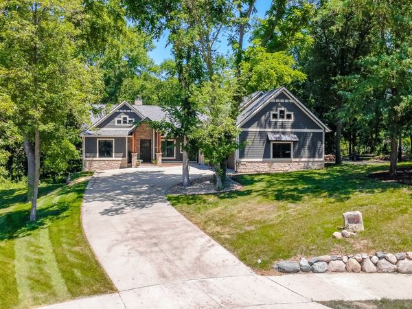 5692 SW Lake Ridge Drive, West Des Moines, IA 50265