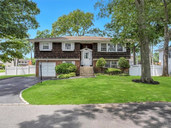 612 Vine Street , Babylon, NY 11702