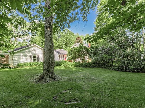 15879 Hemlock Road , Chagrin Falls, OH 44022