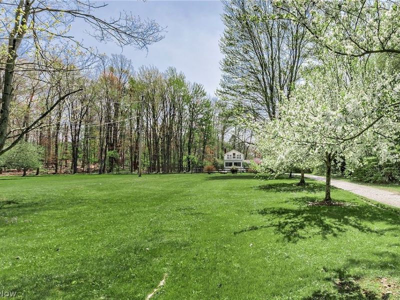 15879 Hemlock Road , Chagrin Falls, OH 44022 Photo 2