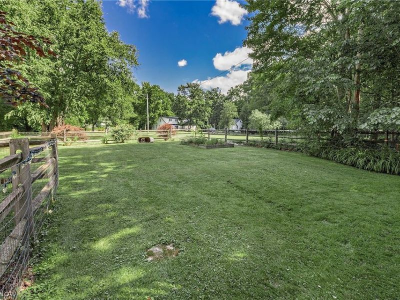 15879 Hemlock Road , Chagrin Falls, OH 44022 Photo 4