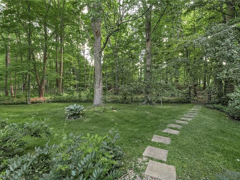 15879 Hemlock Road , Chagrin Falls, OH 44022 Photo 9