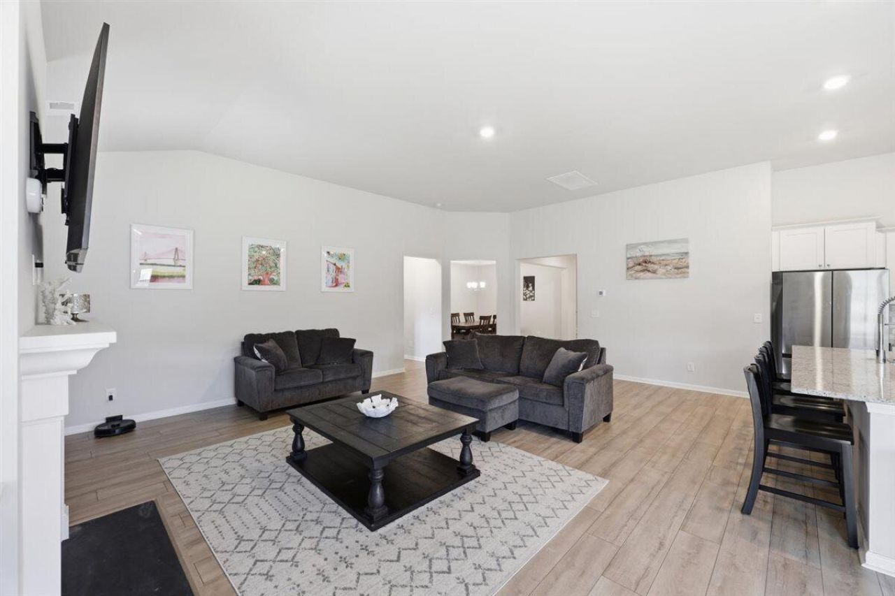 1095 Fitzgerald Court Photo 15