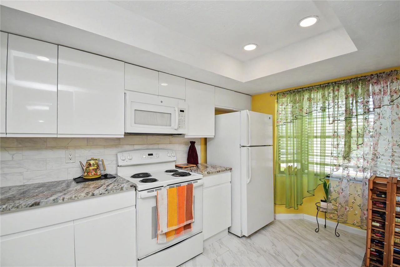 5677 Summer Side Lane, Unit 31B, Sarasota, FL 34231 Photo