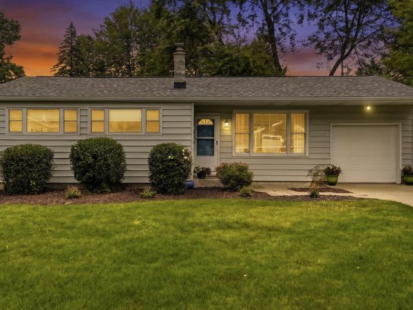 1040 Kirk Drive SE, Grand Rapids, MI 49546