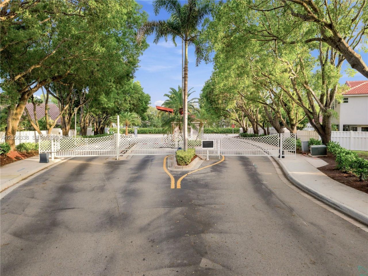 325 Somerset Way, Weston, FL 33326 Photo
