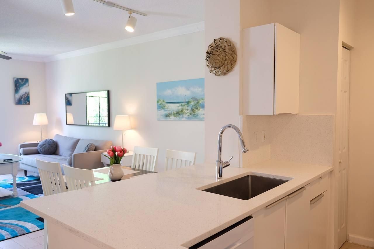 720 S Sapodilla Avenue, Unit 514, West Palm Beach, FL 33401 Photo