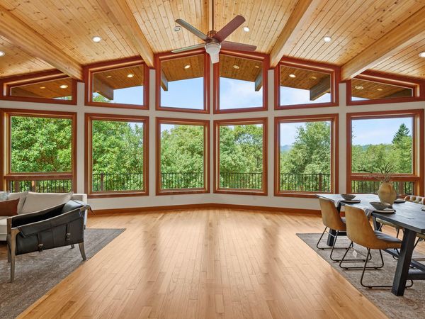 616 Mountain Paradise Drive, Grants Pass, OR 97526