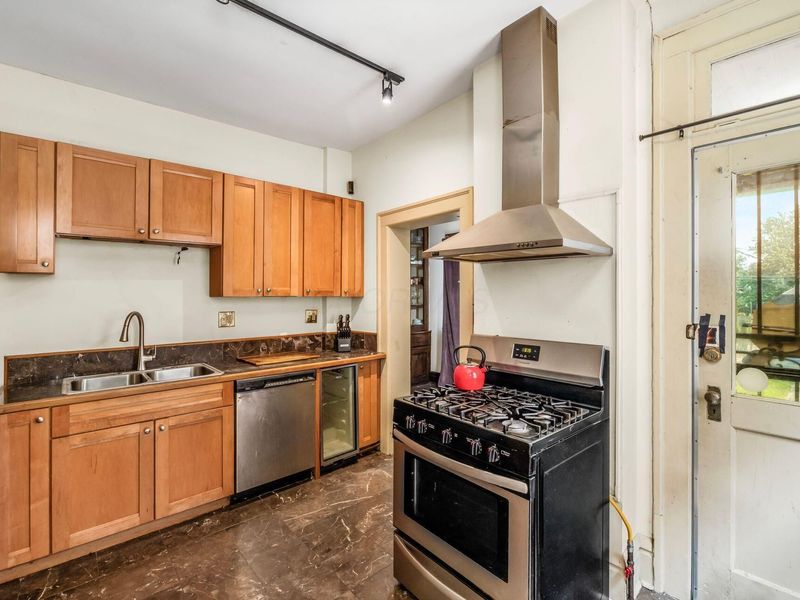1735 Franklin Park S, Columbus, OH 43205 Photo 18
