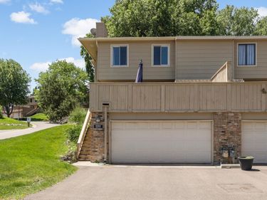 2201 Stroden Circle, Golden Valley, MN 55427